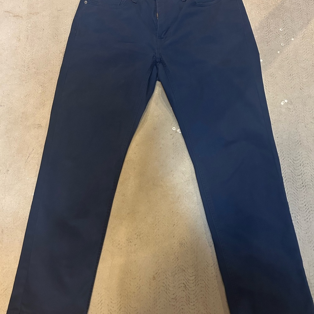 BOGO Levi's 541 Chinos 33x30